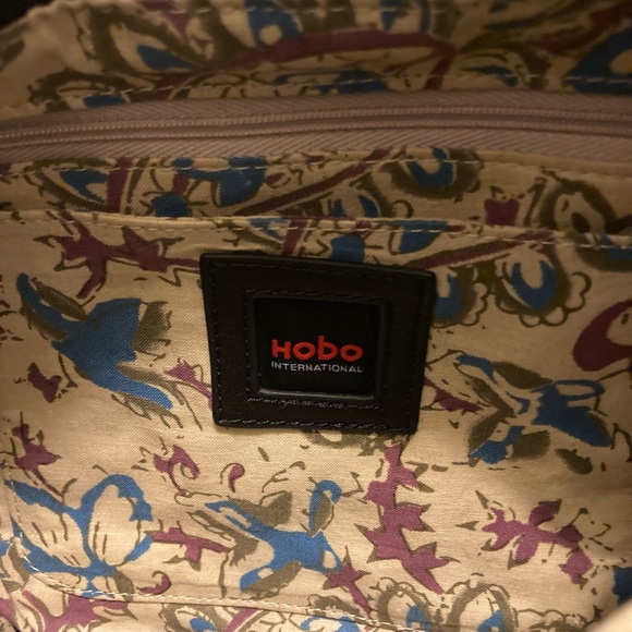 HOBO Classic Black Leather Shoulder Bag - Picture 3 of 6